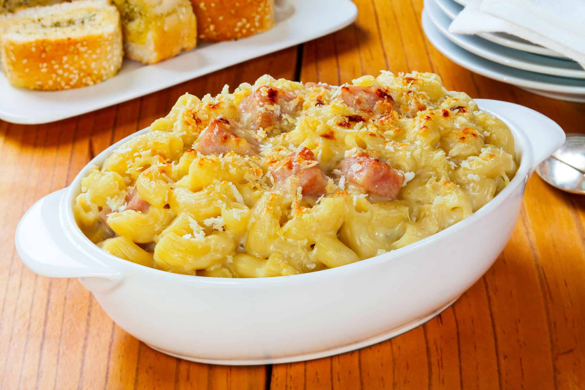 Macaroni and Cheese with Ham, Macaroni and Cheese, Bacon, Baked, Food, Garlic Bread