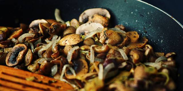 Sauteed Mushrooms, Edible Mushroom, Cooking, Mushroom, Preparing Food, Saute