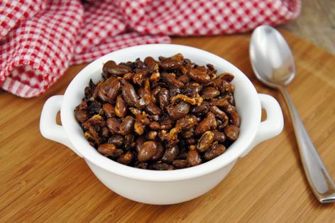 Hearty_Boston_Baked_Beans_with_Slabs_of_Bacon_H1