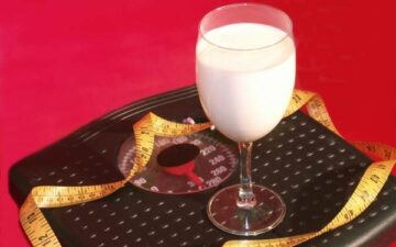 Refreshing glass of milk that drinking it can help in weight loss.