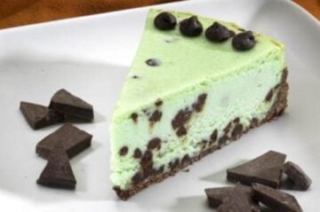 Mint-chocolate-chip-cheesecake