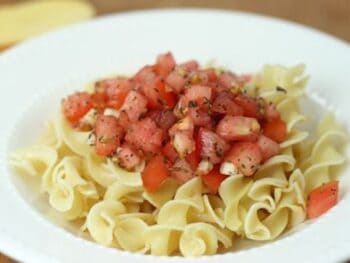 Pasta-with-Fresh-Tomatoes-and-Basil-2