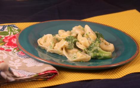 Tortellini_with_Broccoli_Alfredo