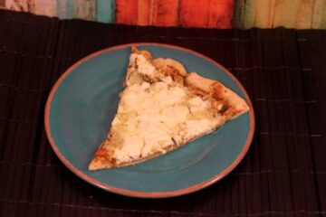 White_Pizza_with_Pesto_and_Mozzarella