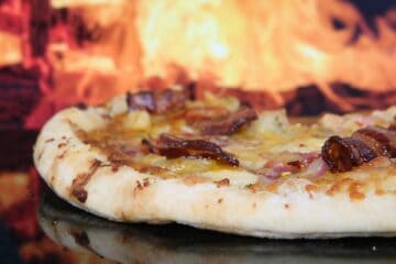 caramelized onion pizza, bacon, food, summer, fire, cheese