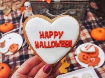 Halloween Moscow Hd Autumn Wallpapers Hd Orange Wallpapers Cookies Sweets Confectionery Food Images & Pictures Human Heart Images Cream Cake Images Icing Dessert Creme