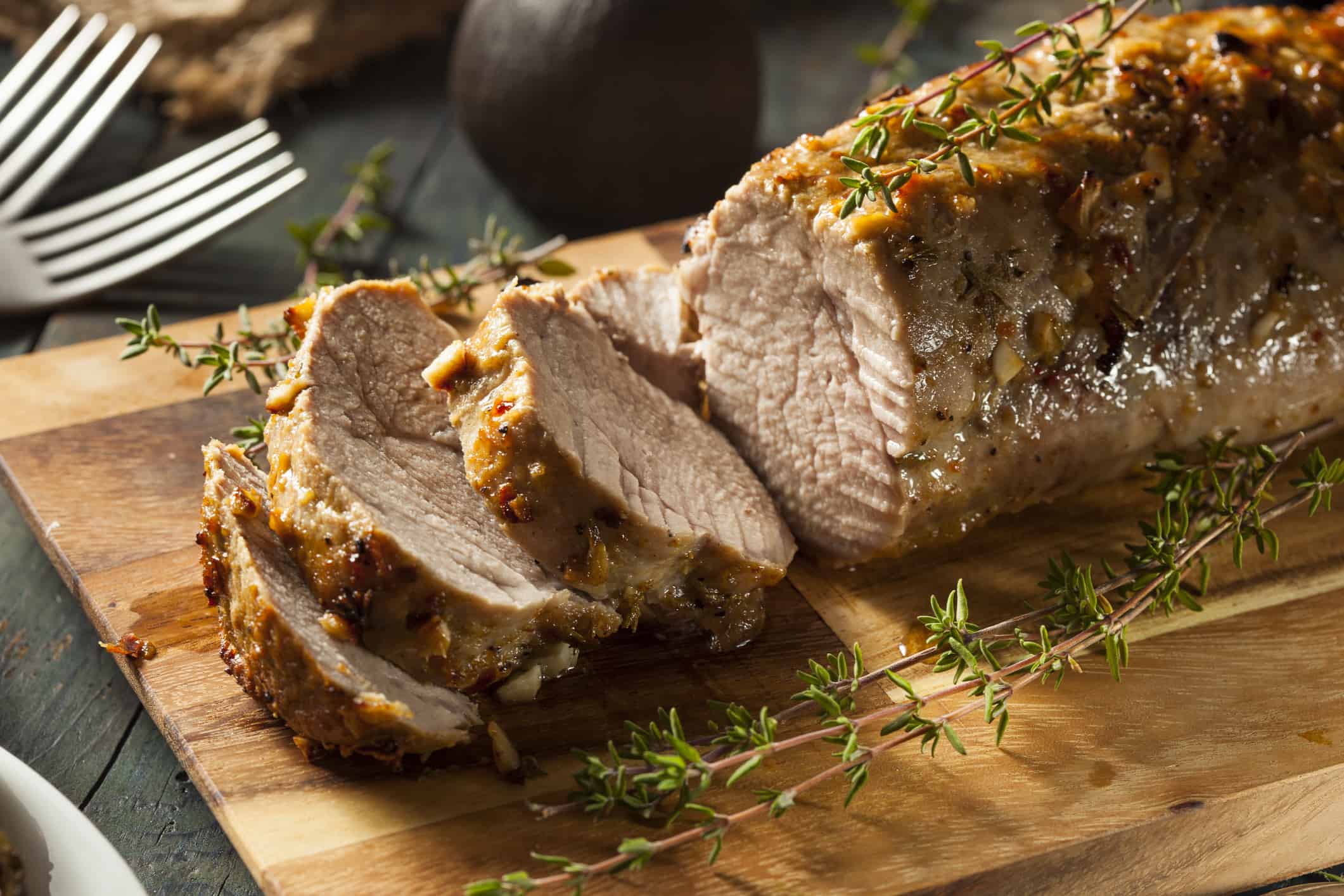 https://www.momswhothink.com/wp-content/uploads/pork-tenderloin-with-cinnamon-apples.jpg