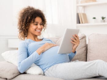 pregnant woman on ipad looking at pregnancy apps