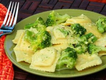 ravioli broccoli cream sauce