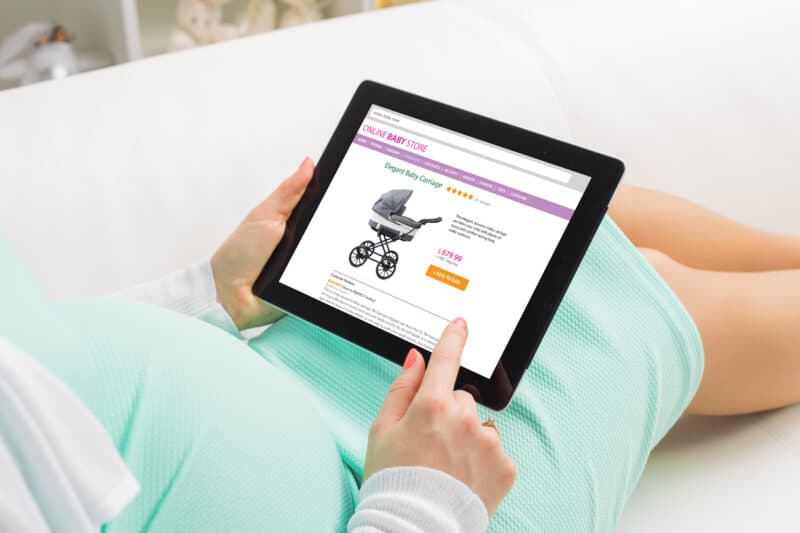 pregnant woman shopping online