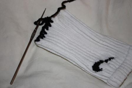 ruffled-socks-knitting-needle